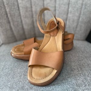 Dansko sandal EUC